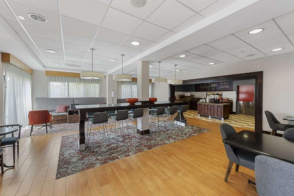 Hampton Inn Nanuet Restoran gambar