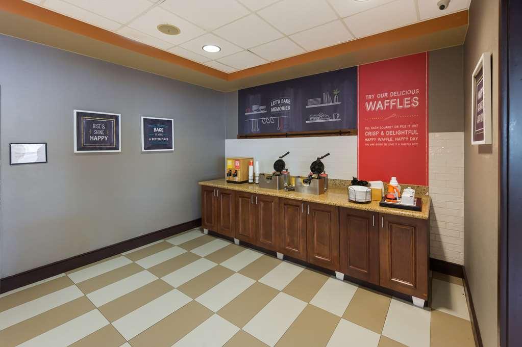 Hampton Inn Nanuet Restoran gambar