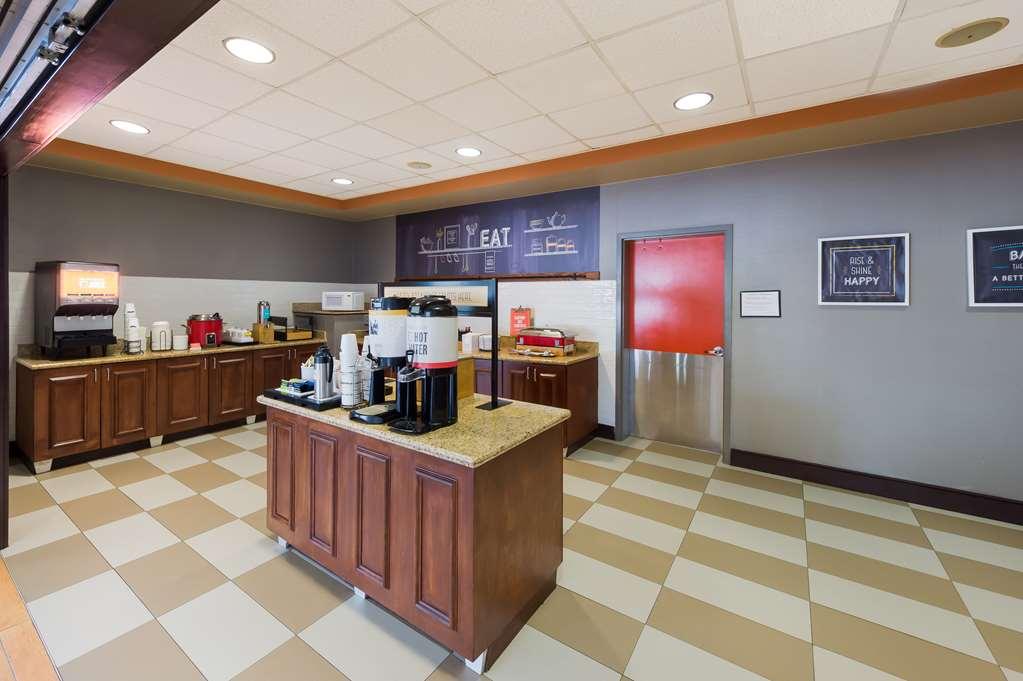 Hampton Inn Nanuet Restoran gambar